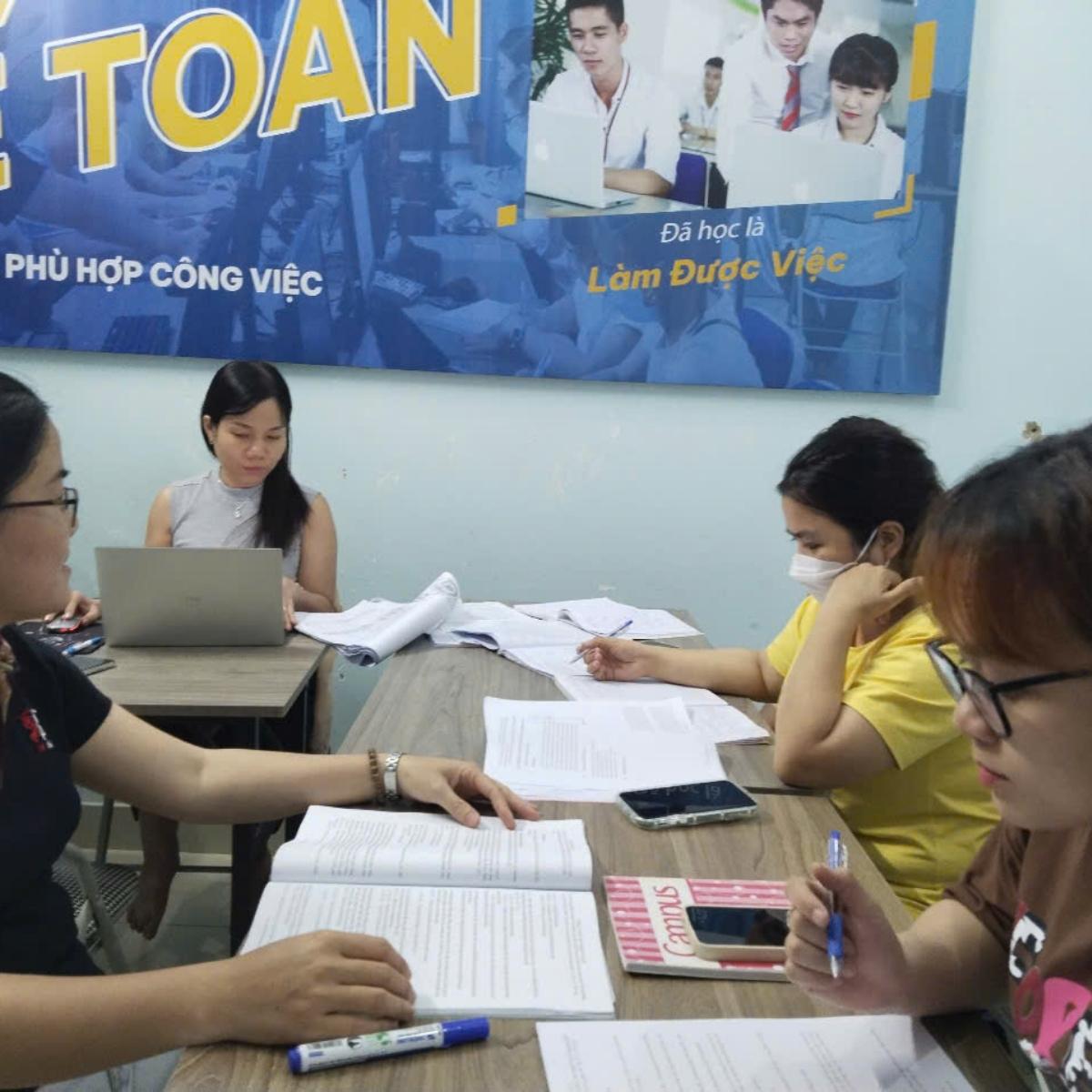 Khóa Học Kế Toán Doanh Nghiệp Và Khai Báo Thuế Thự
