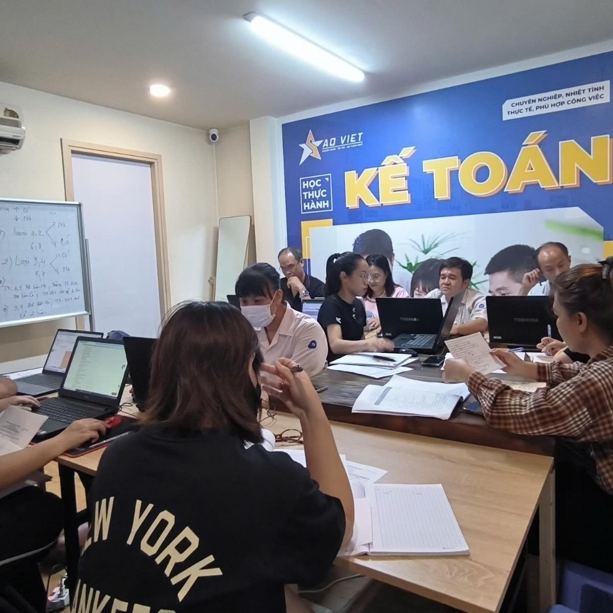 Lớp Học Kế Toán Thuế Sao Việt